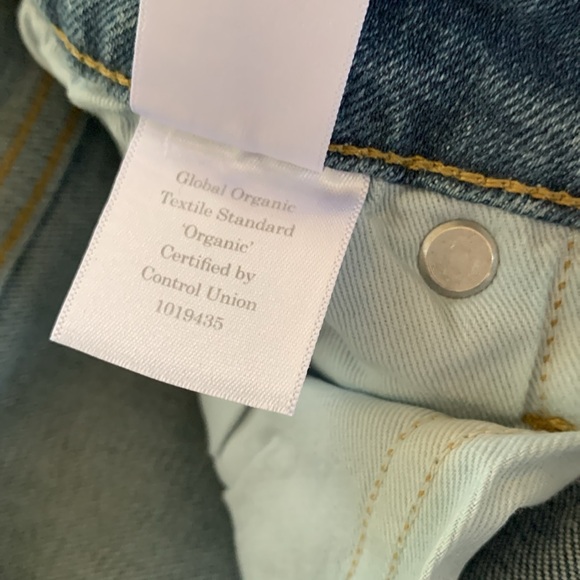 Everlane The Curvy Cheeky Straight Jean in Vintage Wash - Picture 11 of 11